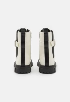 Friboo Stivaletti StringatiWhite Bambini Stivali F5713I0GN-A11 -Offerta Economica Moda Bambini 05e4e8599f1d452aa33a2d281458b3d6