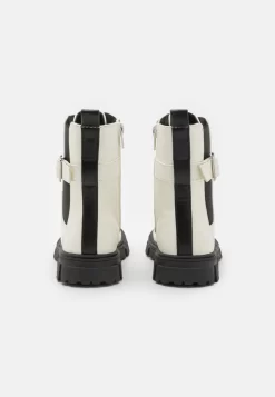 Friboo Stivaletti StringatiWhite Bambini Stivali F5713I0GN-A11 8 Friboo Stivaletti StringatiWhite Bambini Stivali F5713I0GN-A11 -Offerta Economica Moda Bambini 05e4e8599f1d452aa33a2d281458b3d6 scaled