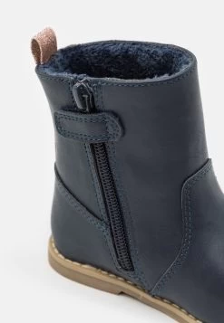 Friboo Stivaletti - Dark Blue 11 Friboo Stivaletti - Dark Blue -Offerta Economica Moda Bambini d86c9af5d3dc4f1fa9e0922c03a9e147